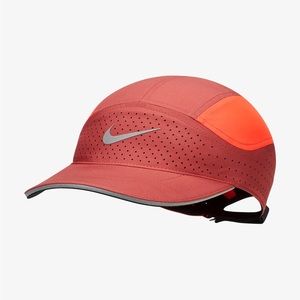Nike AeroBill Tailwind Running Cap NWT
LIGHTWEIGHT AND BREATHABLE.